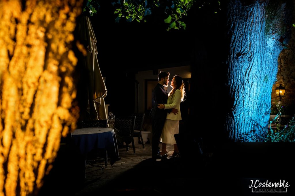 photo couple avec lumière orange et bleu au restaurant la belle époque